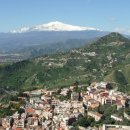 Etna sullo sfondo